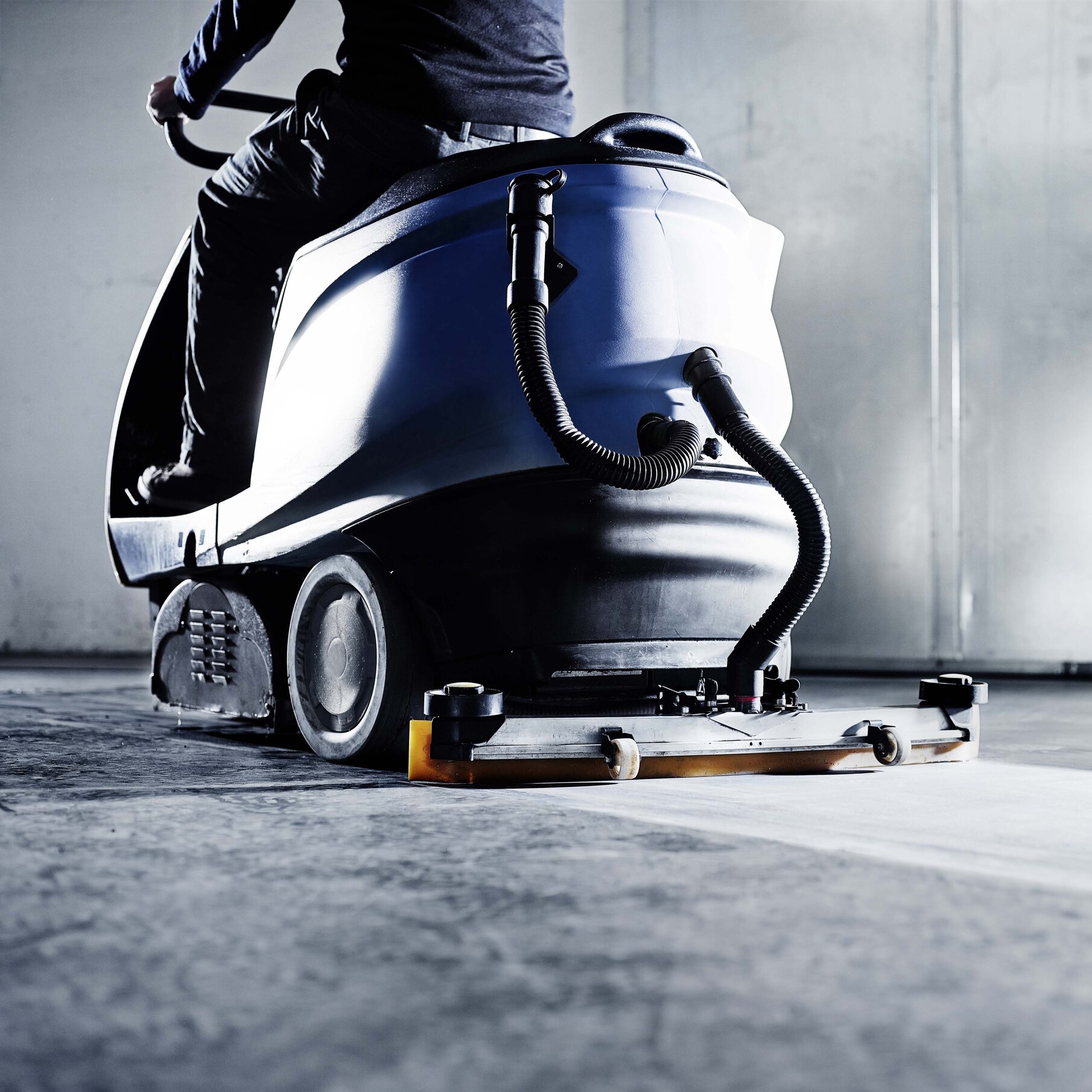 Rear view of a suction vehicle being driven by a man